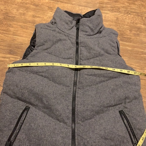Gap Heathered Grey primaloft 63% wool vest - Picture 15 of 15